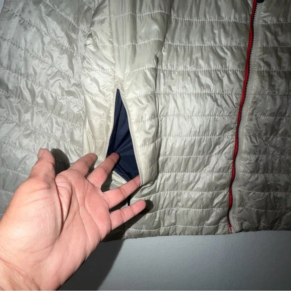 The North Face Ultralight Puffer Jacket - Picture 6 of 9